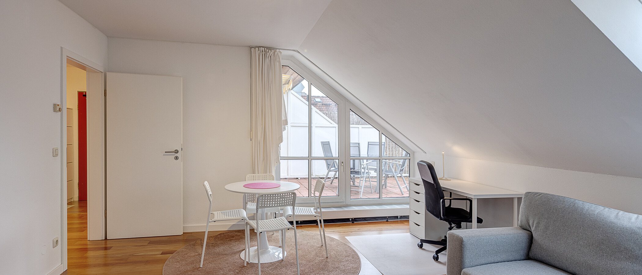 appartement avec terrasse sur le toit München Schwabing-Nord (zw. Leopoldstraße & Englischen Garten) 02 pièce à vivre 11235