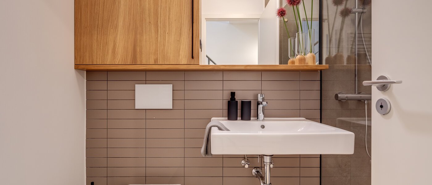 appartement style maisonnette avec mezzanine München Maxvorstadt 03 salle de bain 11294