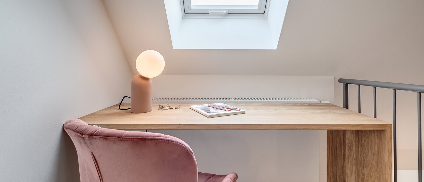 appartement style maisonnette avec mezzanine München Maxvorstadt 01 coin bureau 11294