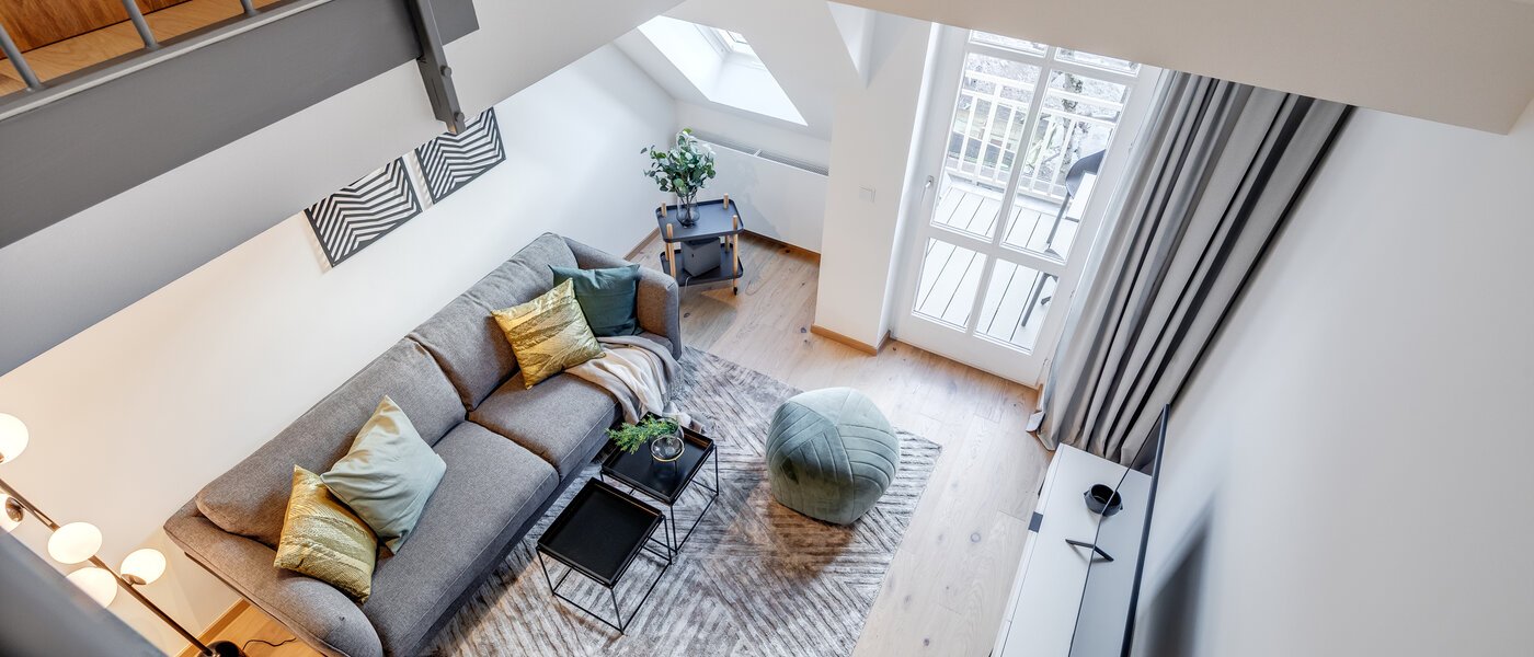 appartement style maisonnette avec mezzanine München Maxvorstadt 06 pièce à vivre 11294