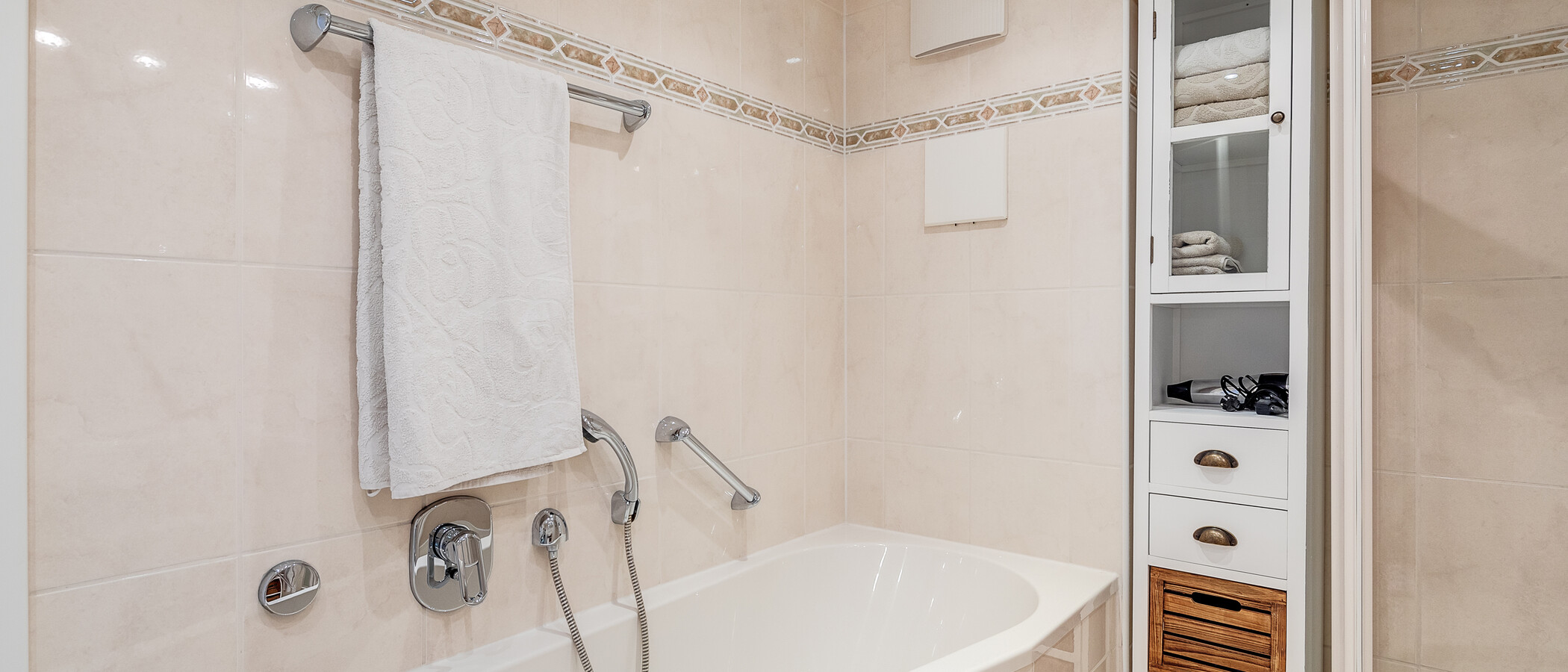 appartement avec mezzanine München Moosach 02 salle de bain 11448
