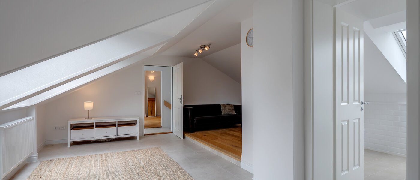 appartement sous les toits Feldafing Tutzing 01 pièce à vivre 11697