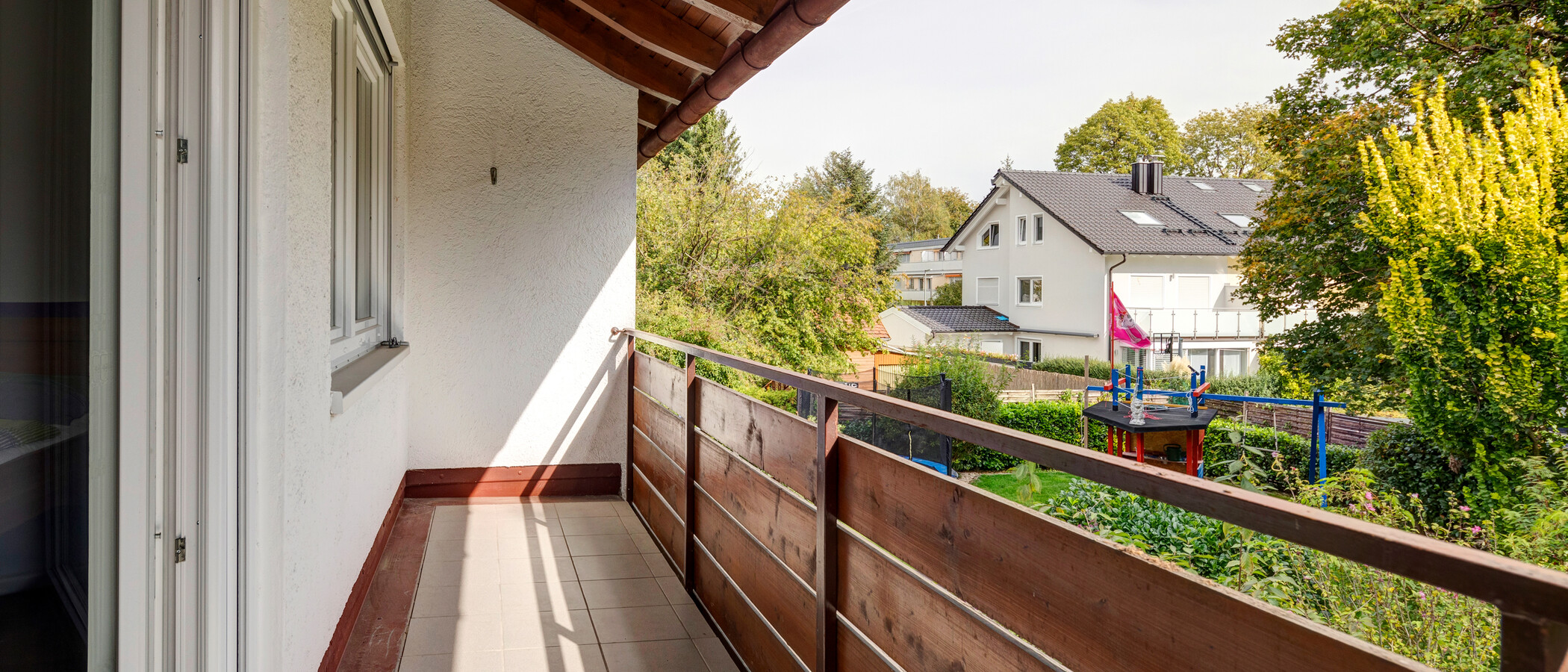 maison mitoyenne placée au milieu de la rangée München Moosach 01 balcon 11852