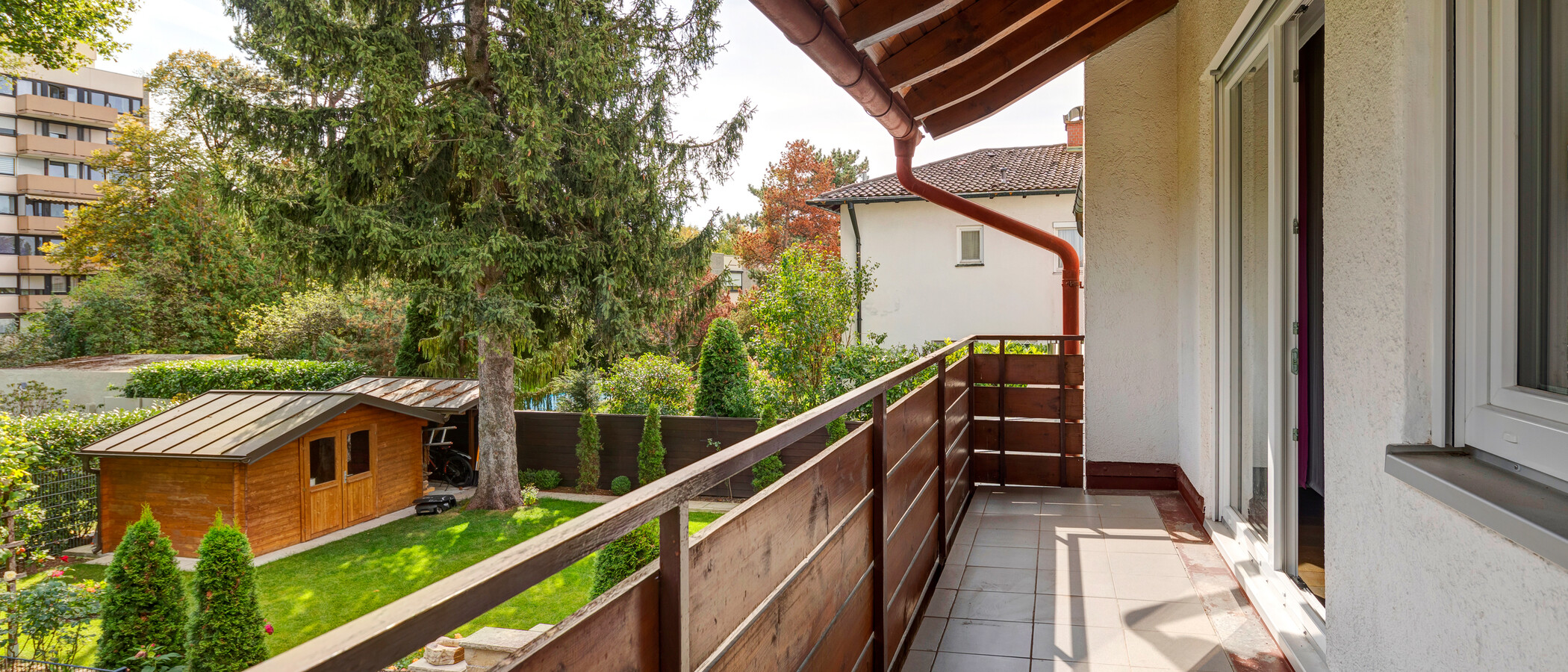 maison mitoyenne placée au milieu de la rangée München Moosach 02 balcon 11852