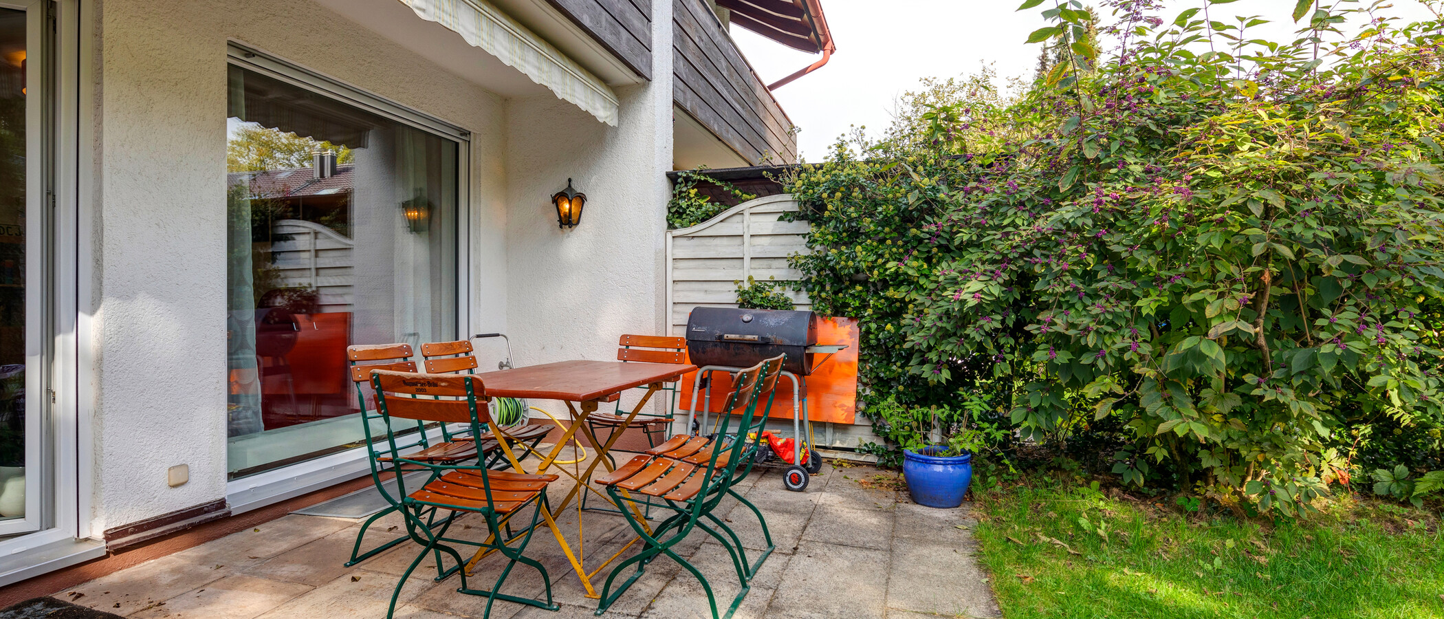 maison mitoyenne placée au milieu de la rangée München Moosach 01 terrasse 11852