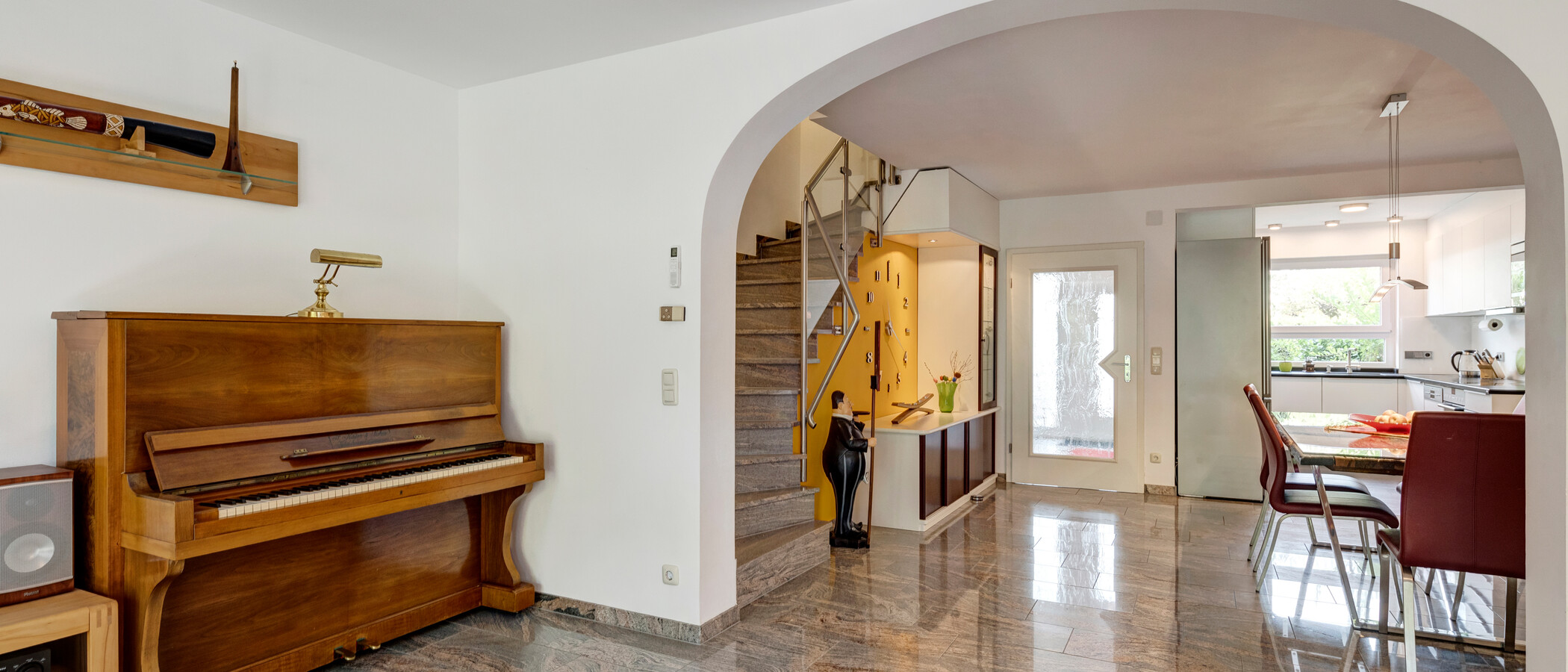 maison mitoyenne placée au milieu de la rangée München Moosach 03 pièce à vivre 11852