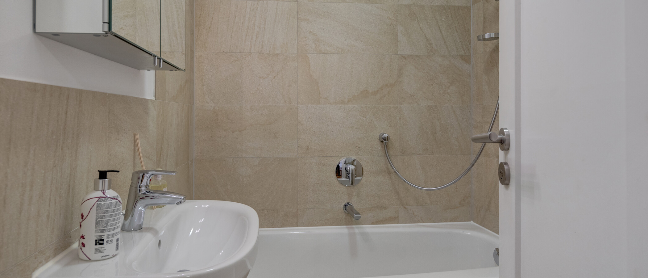 appartement München Schwabing (links der Leopoldstraße) 01 salle de bain 11895