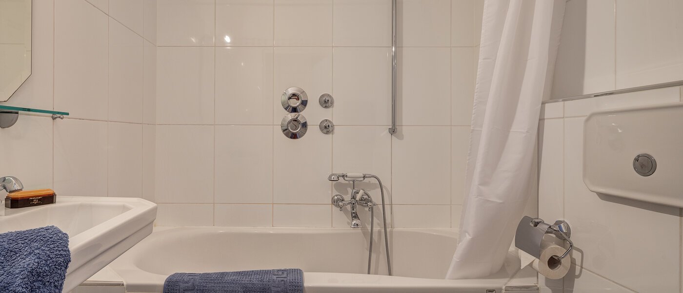 appartement sous les toits München Oberföhring 01 salle de bain 1205