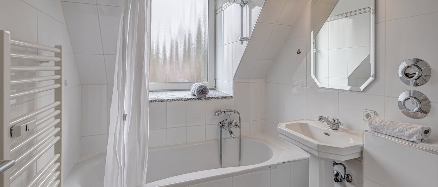 appartement sous les toits München Oberföhring 01 salle de bain 1206