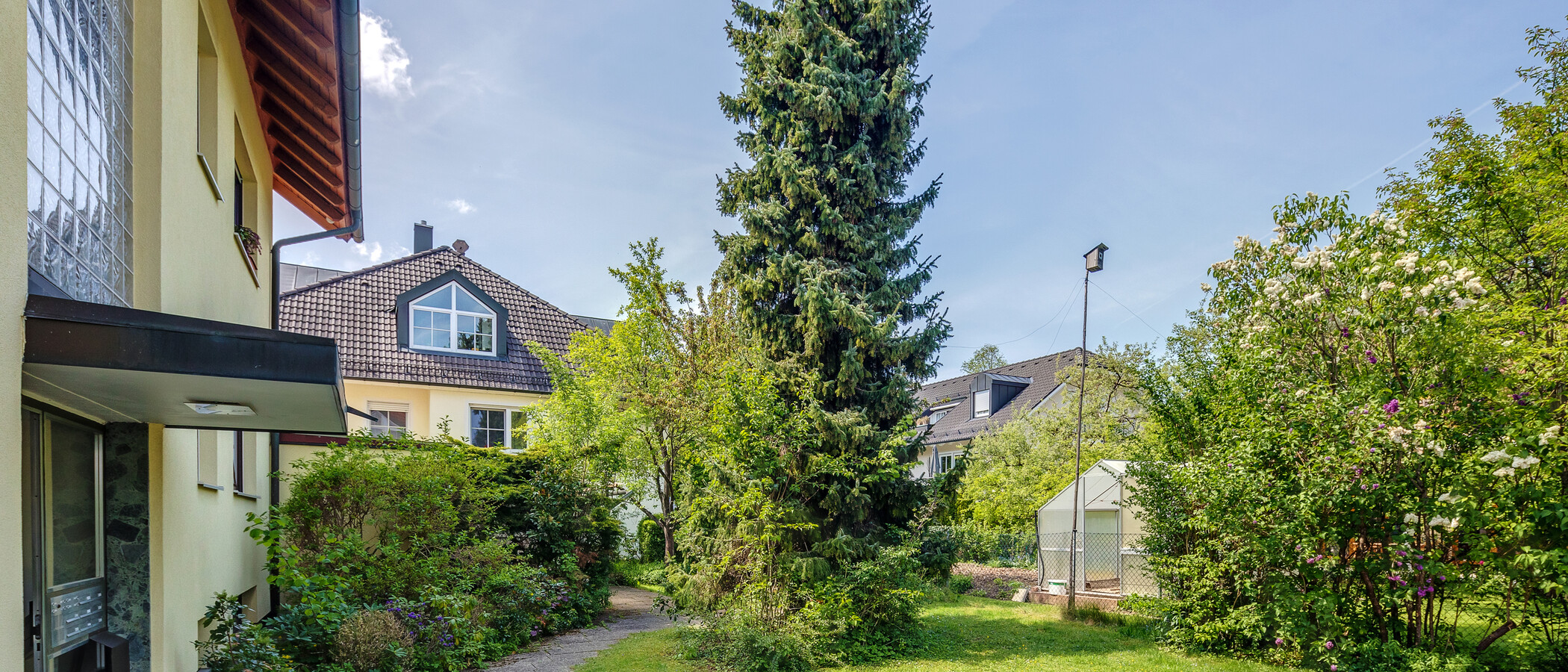 appartement sous les toits München Waldperlach 01 cour intérieure 12208