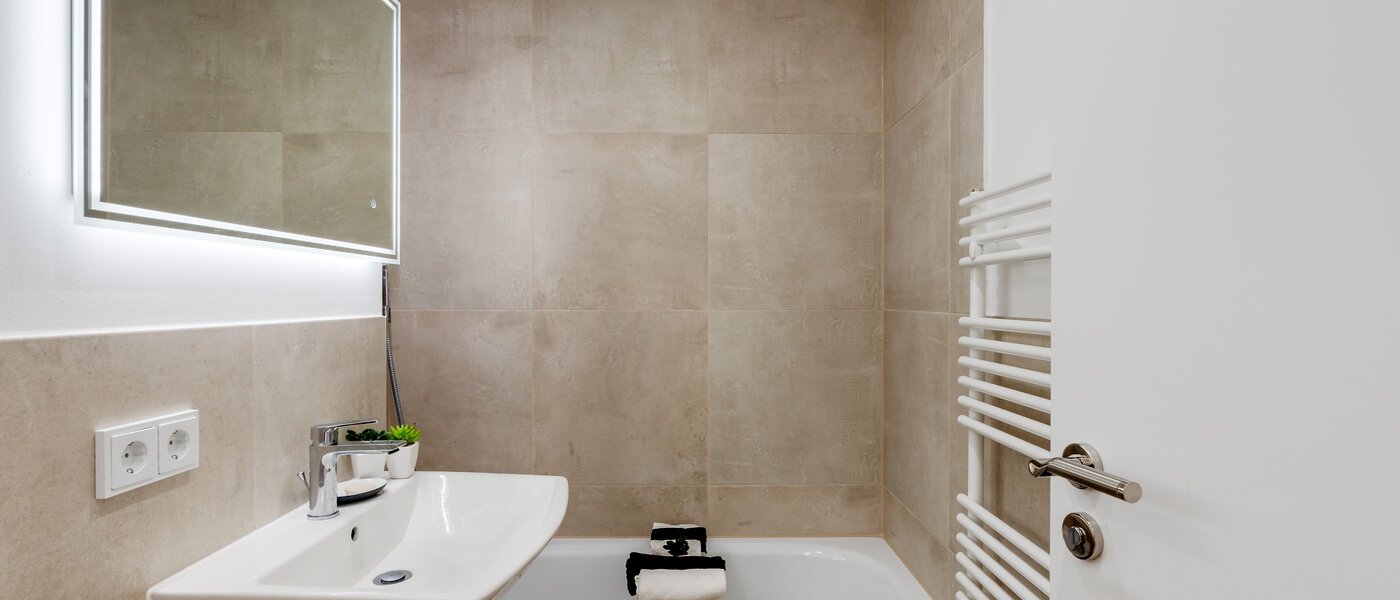 appartement style maisonnette München Moosach 01 salle de bain 12293