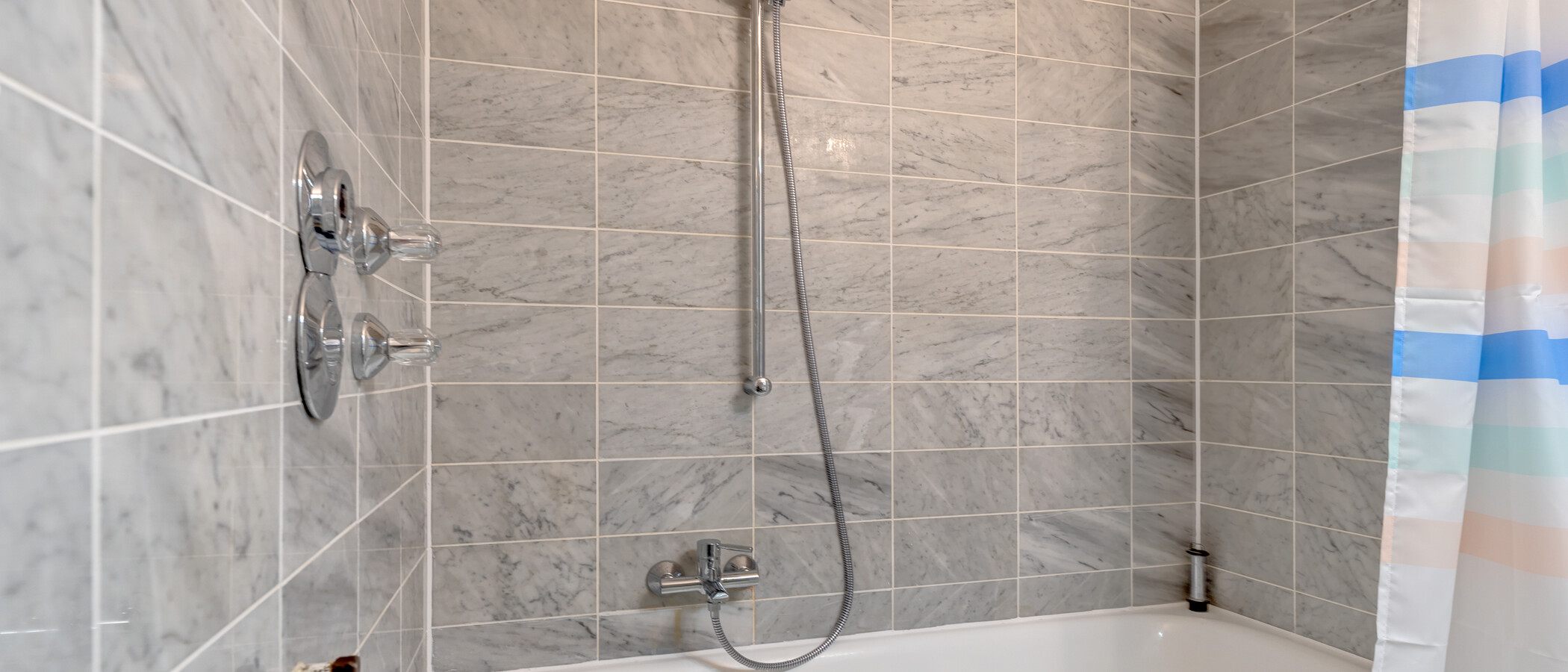 appartement München Bogenhausen 01 salle de bain 12300
