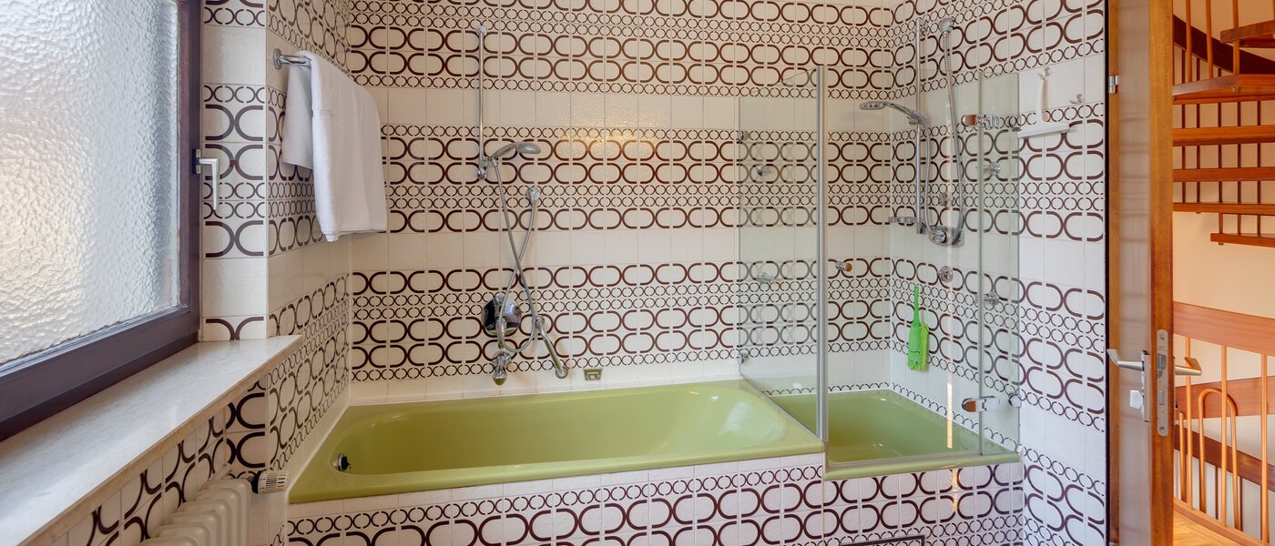 dernière maison de la rangée de maisons mitoyennes München Obersendling 01 salle de bain 12456