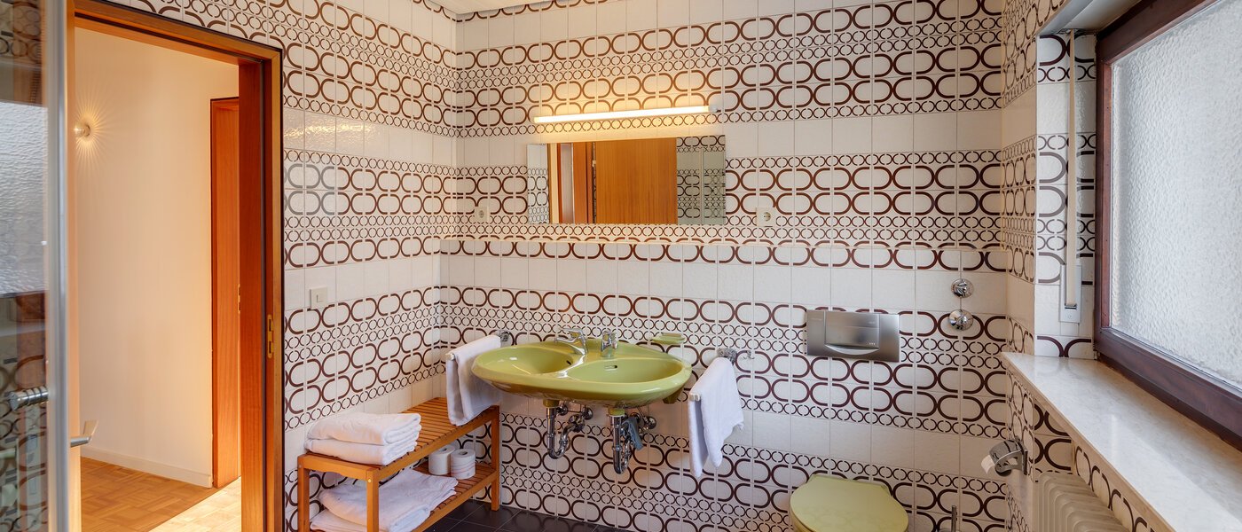 dernière maison de la rangée de maisons mitoyennes München Obersendling 02 salle de bain 12456