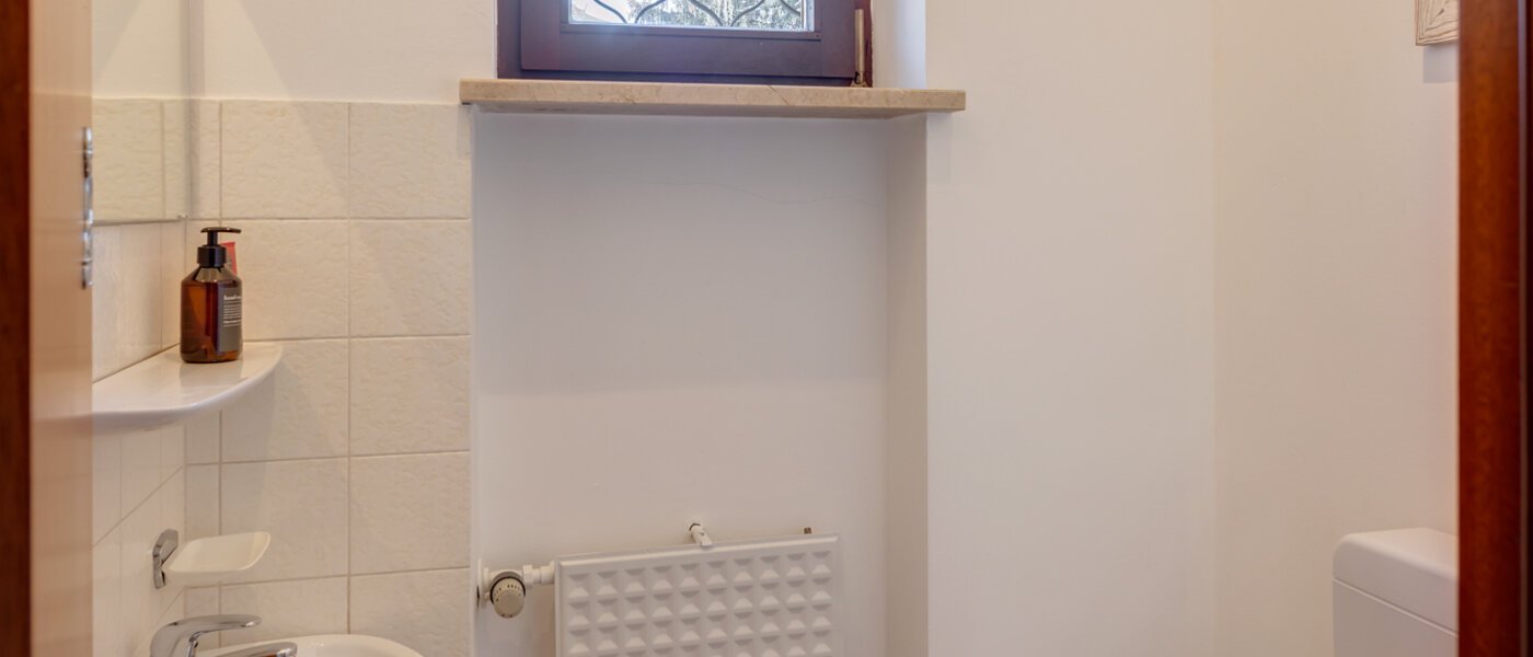 dernière maison de la rangée de maisons mitoyennes München Obersendling 01 deux toilettes 12456