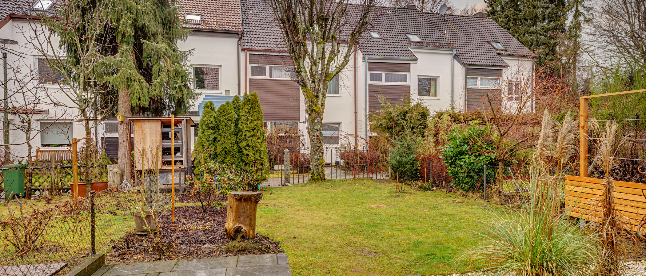 maison mitoyenne placée au milieu de la rangée Baldham Vaterstetten 01 jardin 12473