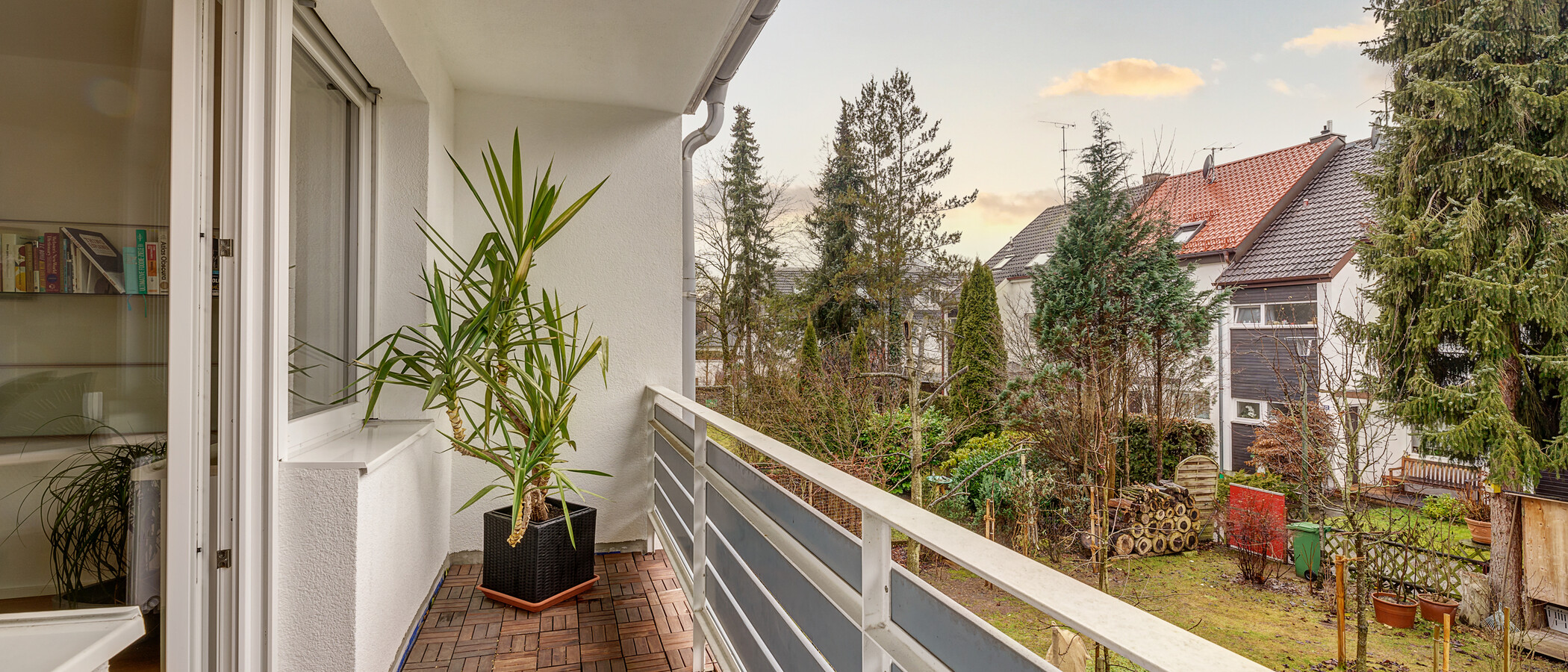 maison mitoyenne placée au milieu de la rangée Baldham Vaterstetten 01 balcon 12473