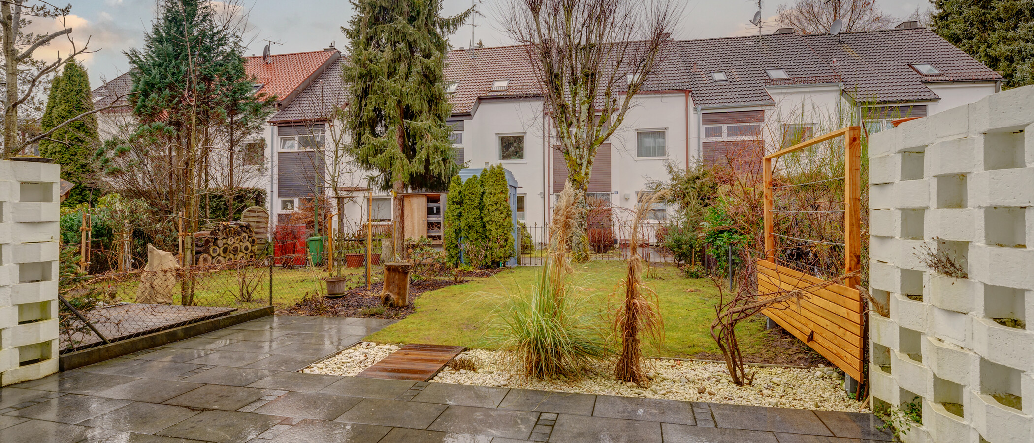 maison mitoyenne placée au milieu de la rangée Baldham Vaterstetten 01 terrasse 12473