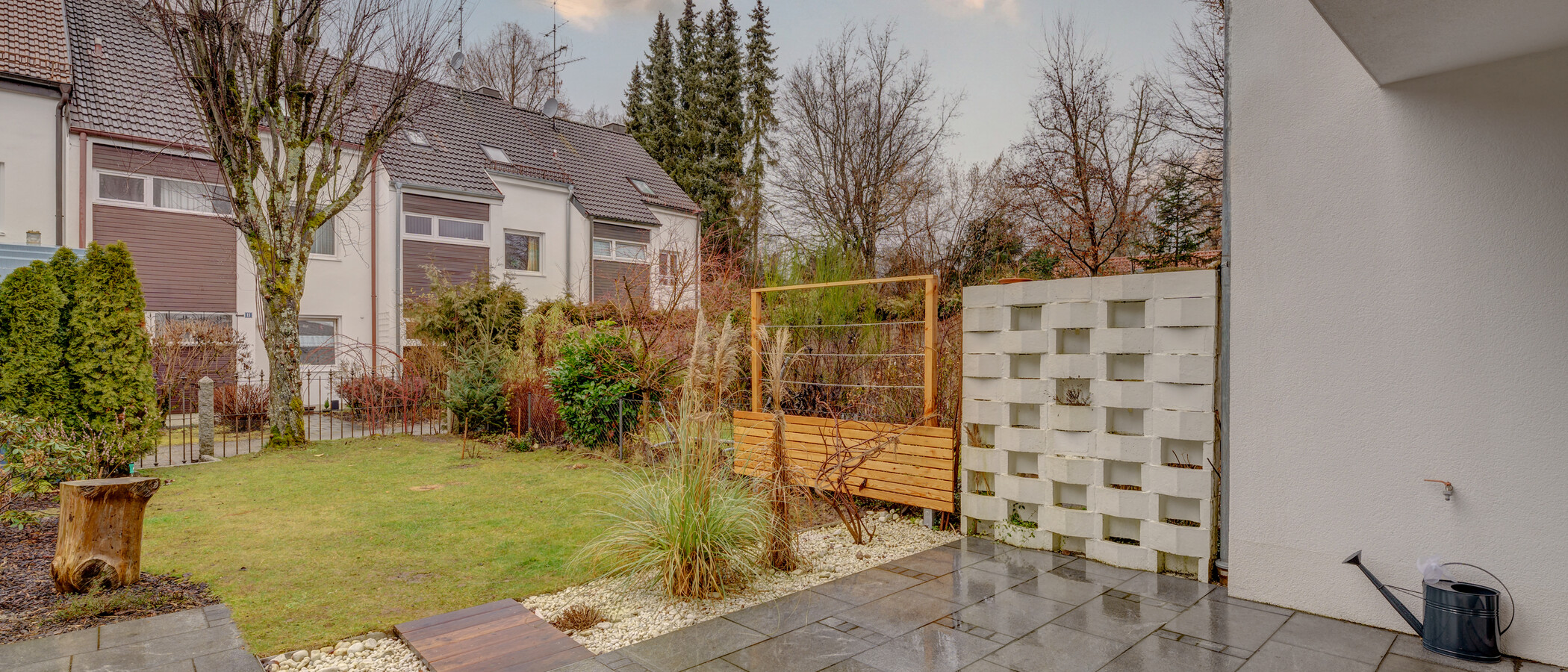 maison mitoyenne placée au milieu de la rangée Baldham Vaterstetten 02 terrasse 12473
