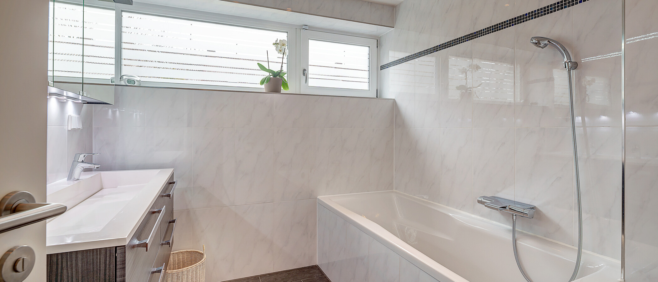 maison mitoyenne placée au milieu de la rangée Baldham Vaterstetten 01 1ère salle de bain 12473