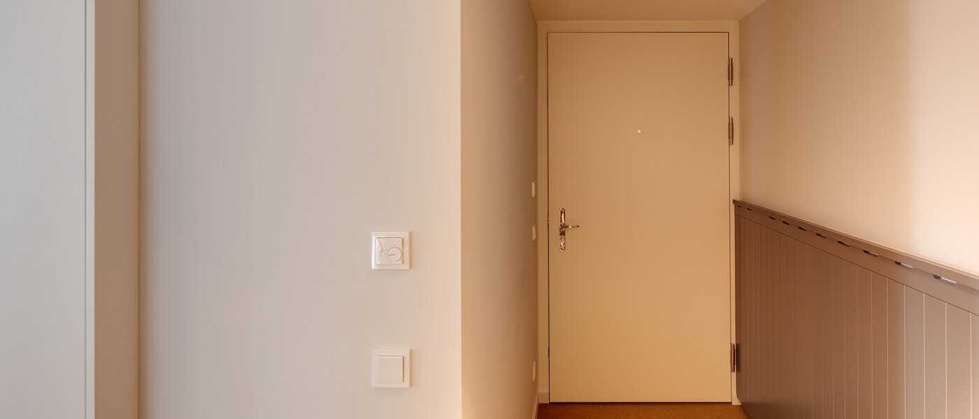 appartement style maisonnette avec mezzanine München Herzogpark 02 entrée/couloir 12522