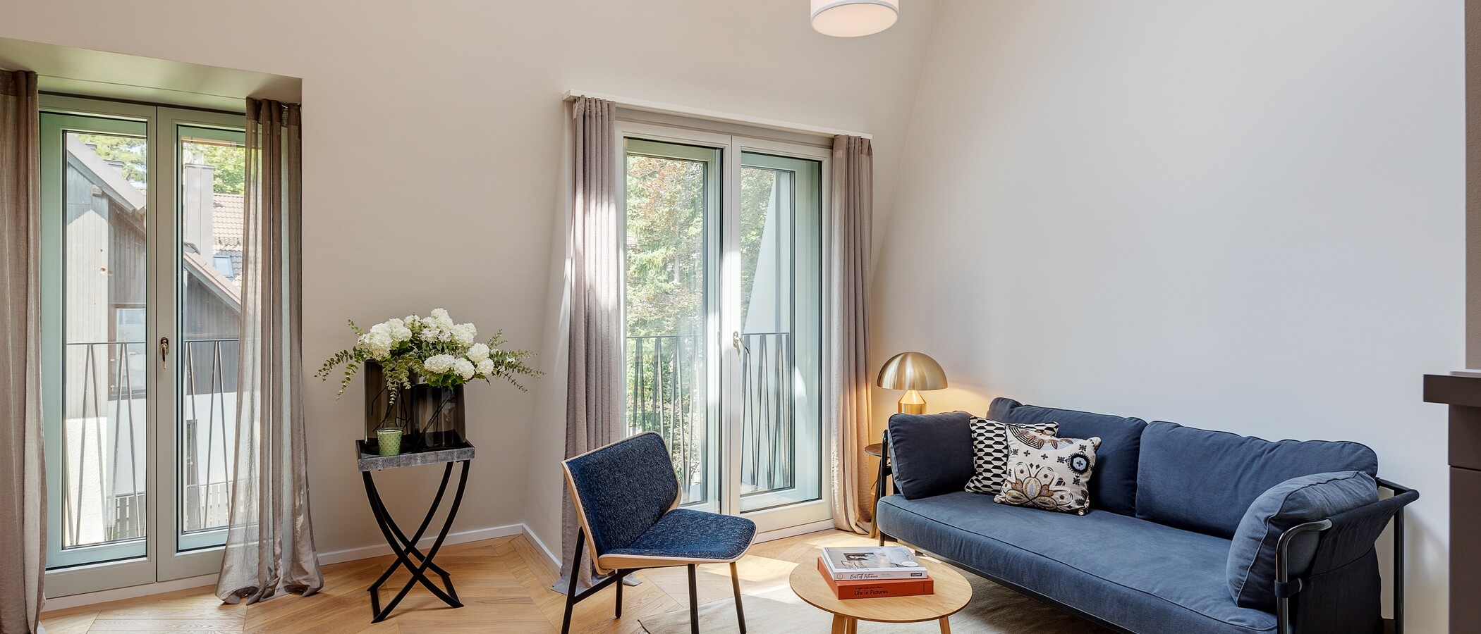 appartement style maisonnette avec mezzanine München Herzogpark 02 pièce à vivre 12527