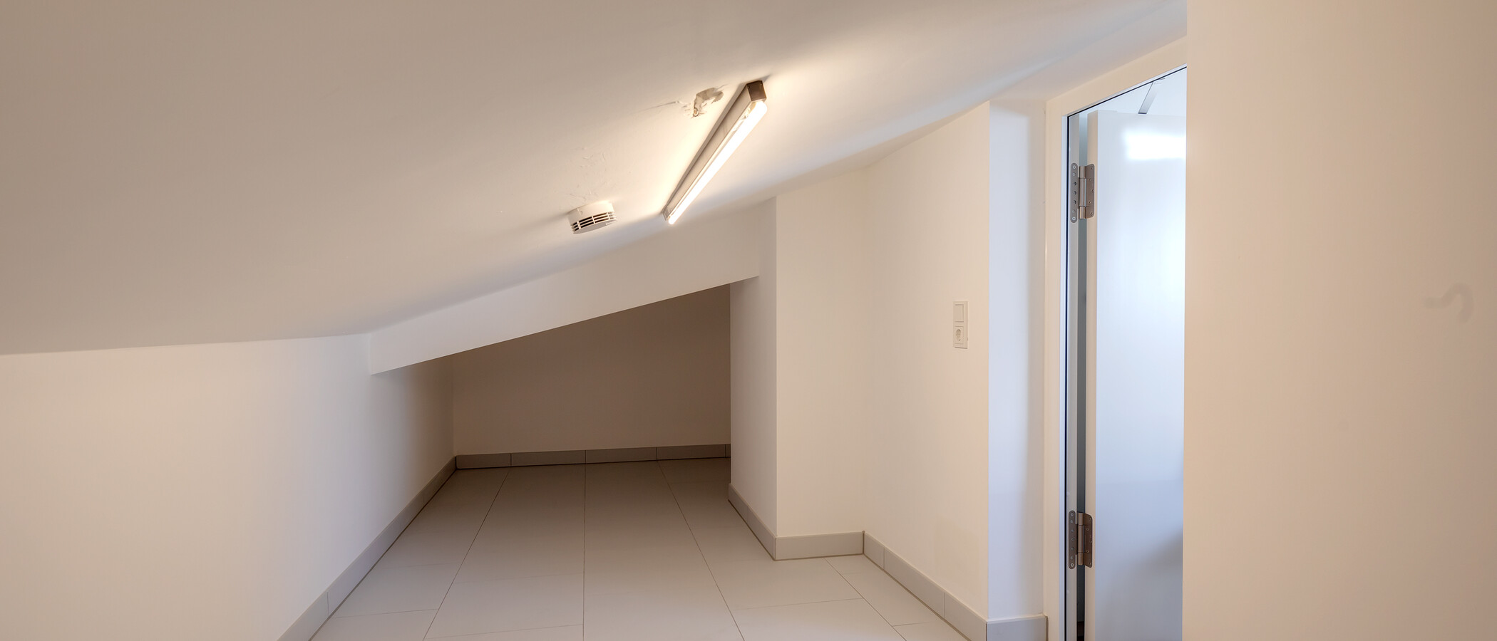 appartement style maisonnette avec mezzanine München Herzogpark 01 débarras 12527