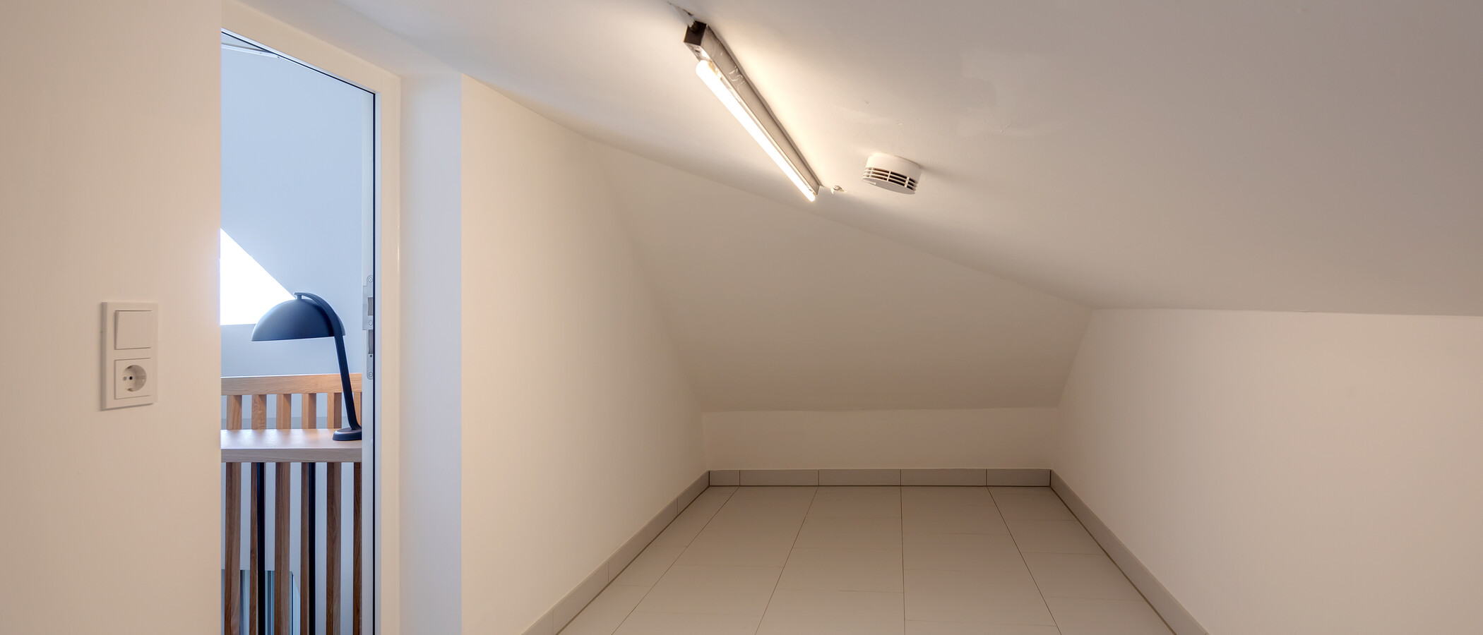 appartement style maisonnette avec mezzanine München Herzogpark 02 débarras 12527