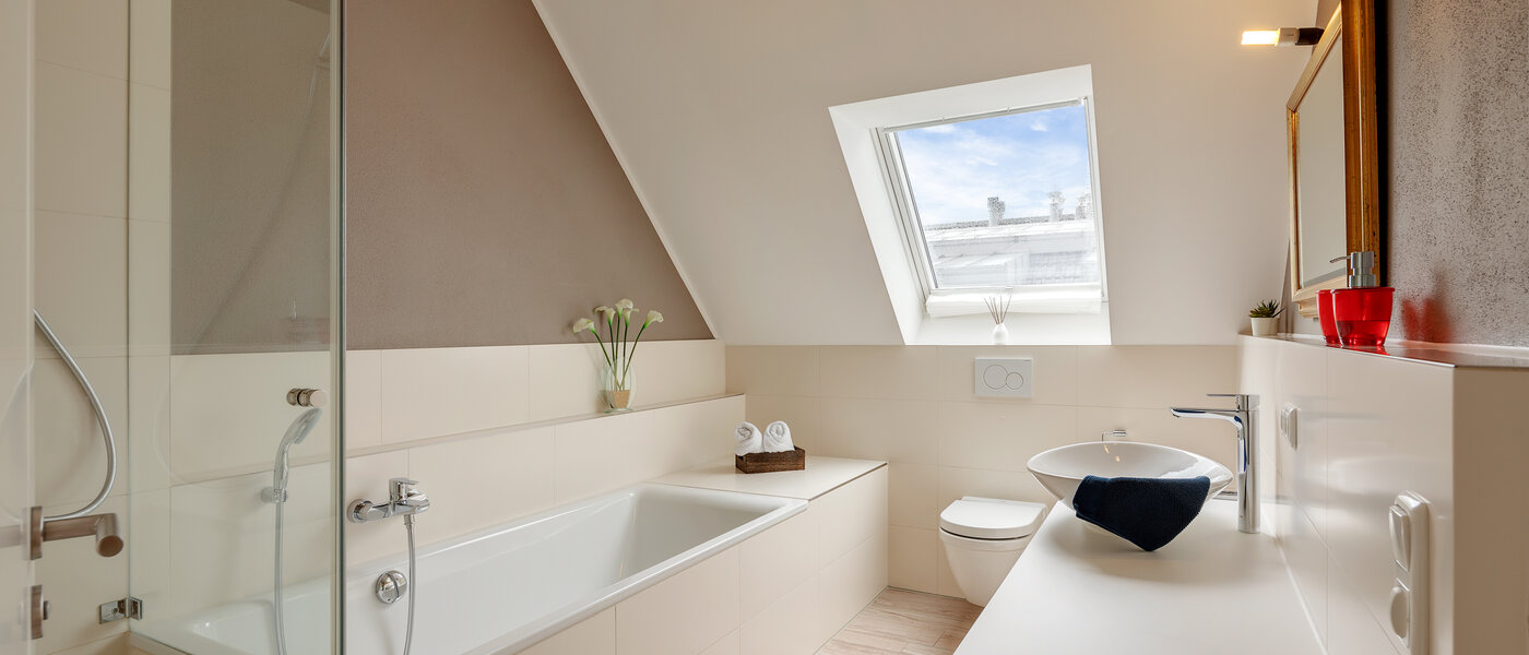 appartement sous les toits München Lerchenau 01 salle de bain 12556