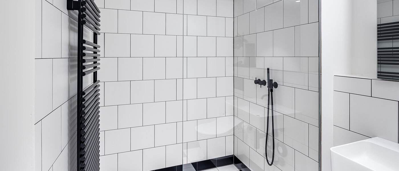 appartement style maisonnette avec mezzanine München Herzogpark 01 salle de bain 12611