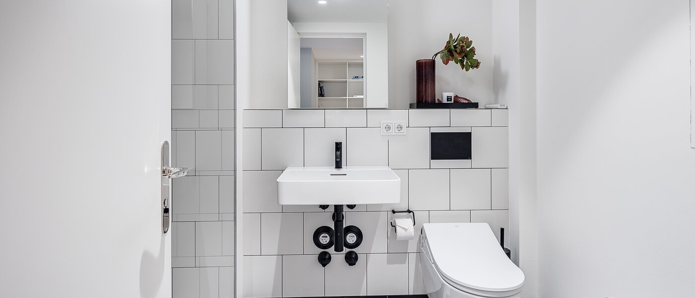 appartement style maisonnette avec mezzanine München Herzogpark 02 salle de bain 12611