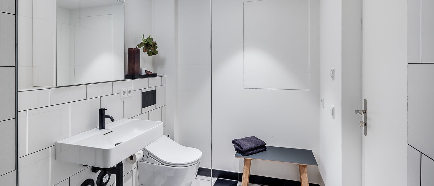 appartement style maisonnette avec mezzanine München Herzogpark 04 salle de bain 12611