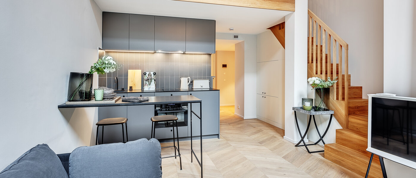 appartement style maisonnette avec mezzanine München Herzogpark 01 pièce à vivre 12611