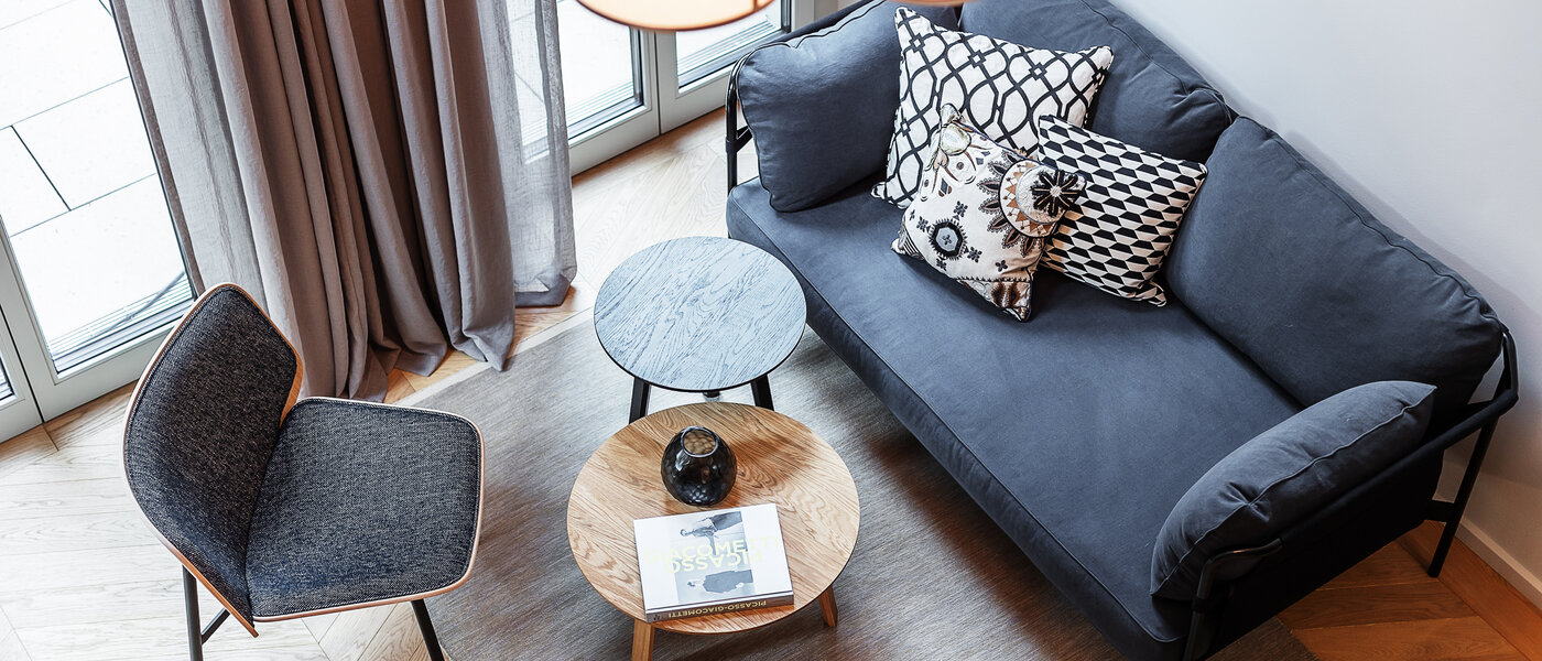 appartement style maisonnette avec mezzanine München Herzogpark 05 pièce à vivre 12611