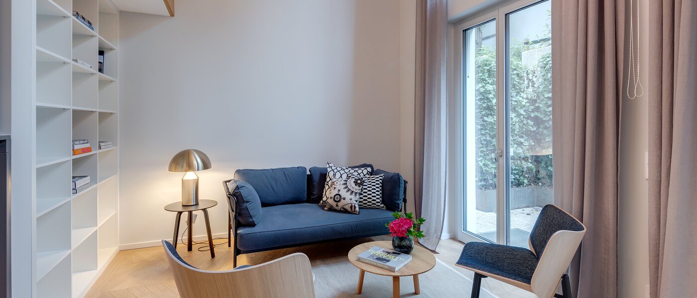 appartement style maisonnette avec mezzanine München Herzogpark 04 pièce à vivre 12615