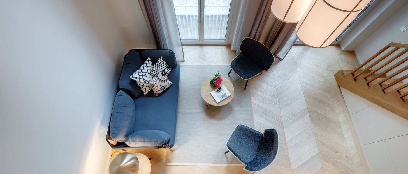 appartement style maisonnette avec mezzanine München Herzogpark 05 pièce à vivre 12615