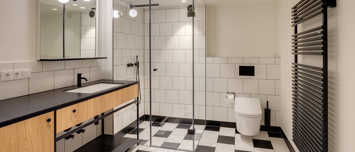 appartement style maisonnette avec mezzanine München Herzogpark 02 salle de bain 12616