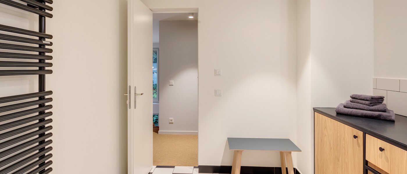 appartement style maisonnette avec mezzanine München Herzogpark 04 salle de bain 12616