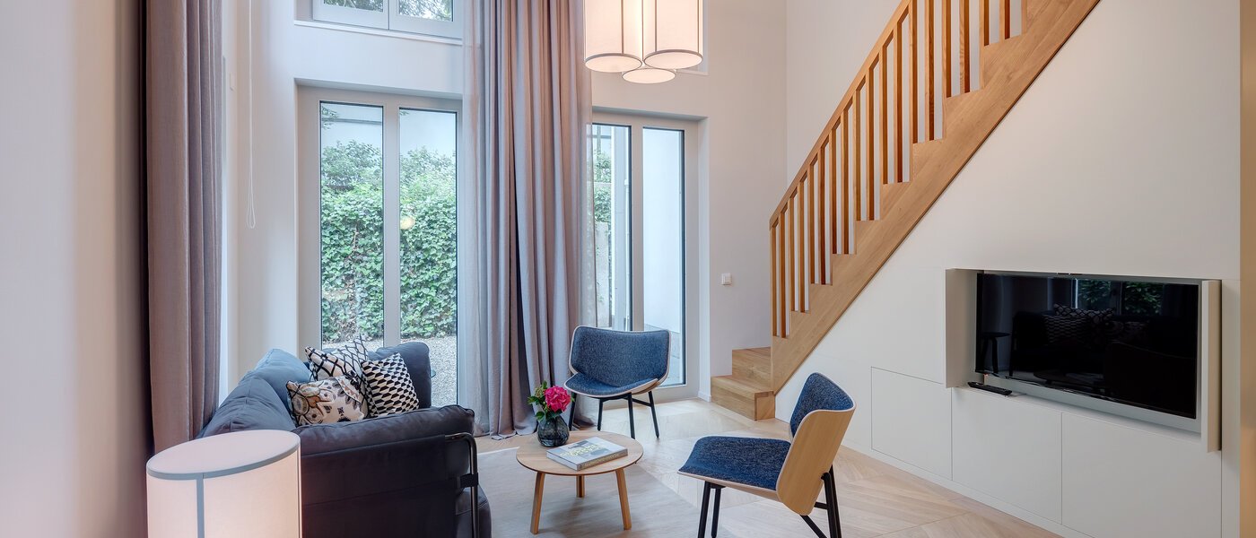 appartement style maisonnette avec mezzanine München Herzogpark 01 pièce à vivre 12616