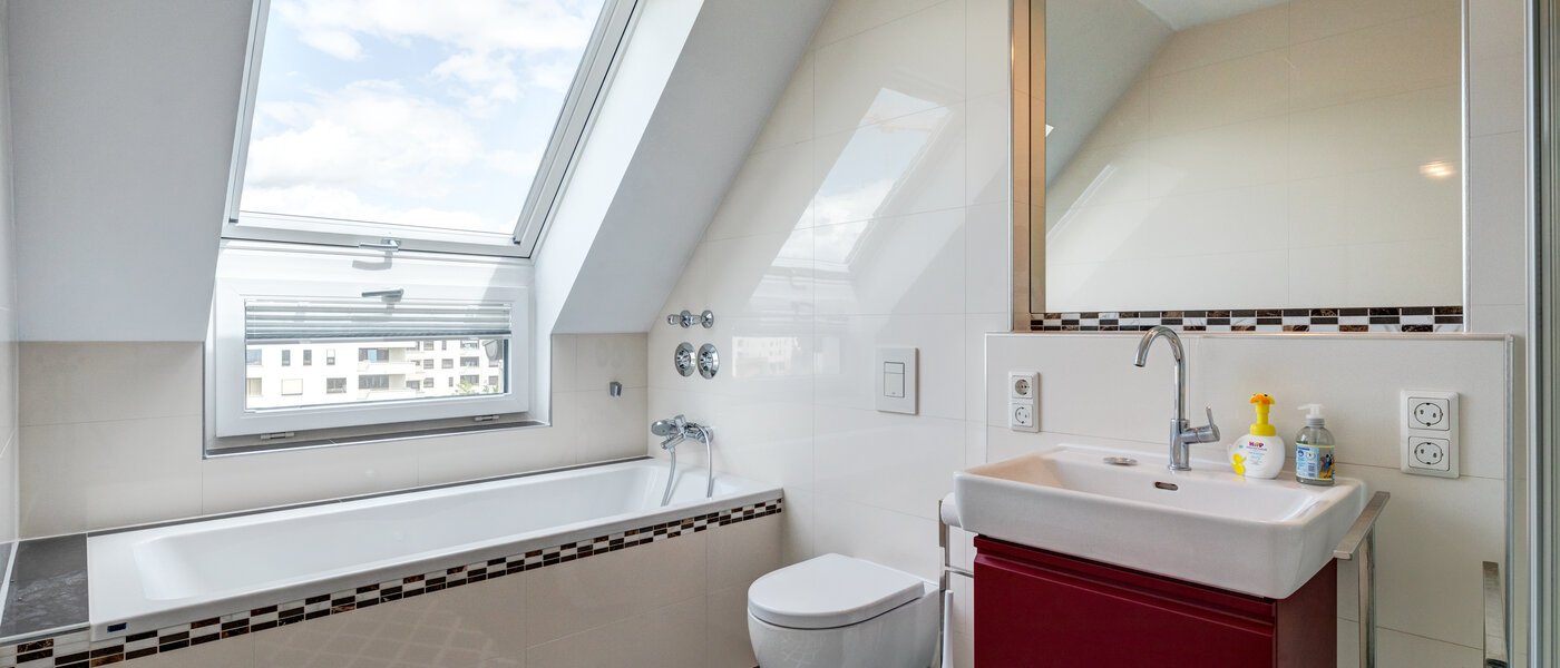 appartement style maisonnette München Pasing 01 1ère salle de bain 12653