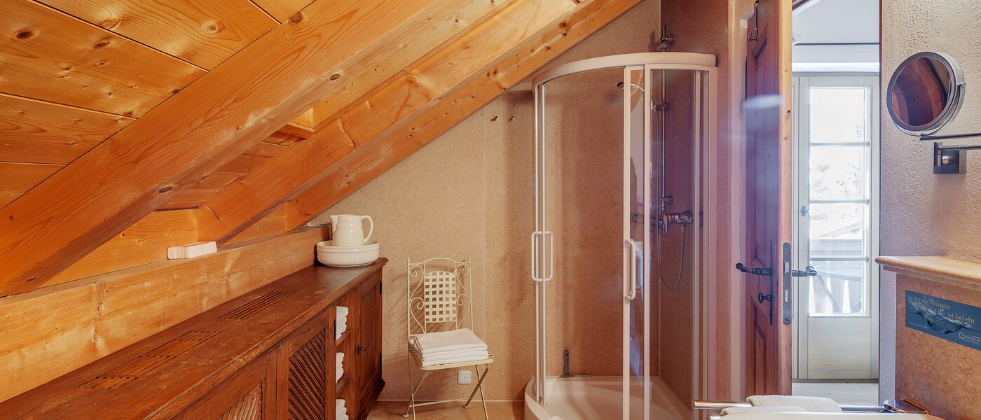 appartement sous les toits Bad Heilbrunn 01 salle de bain 12824