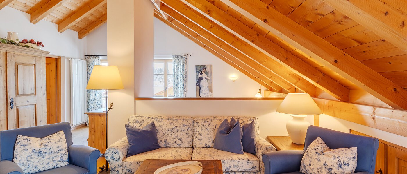 appartement sous les toits Bad Heilbrunn 02 pièce à vivre 12824