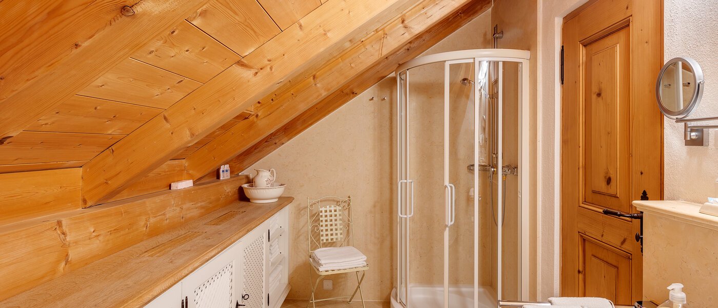 appartement sous les toits Bad Heilbrunn 01 salle de bain 12826