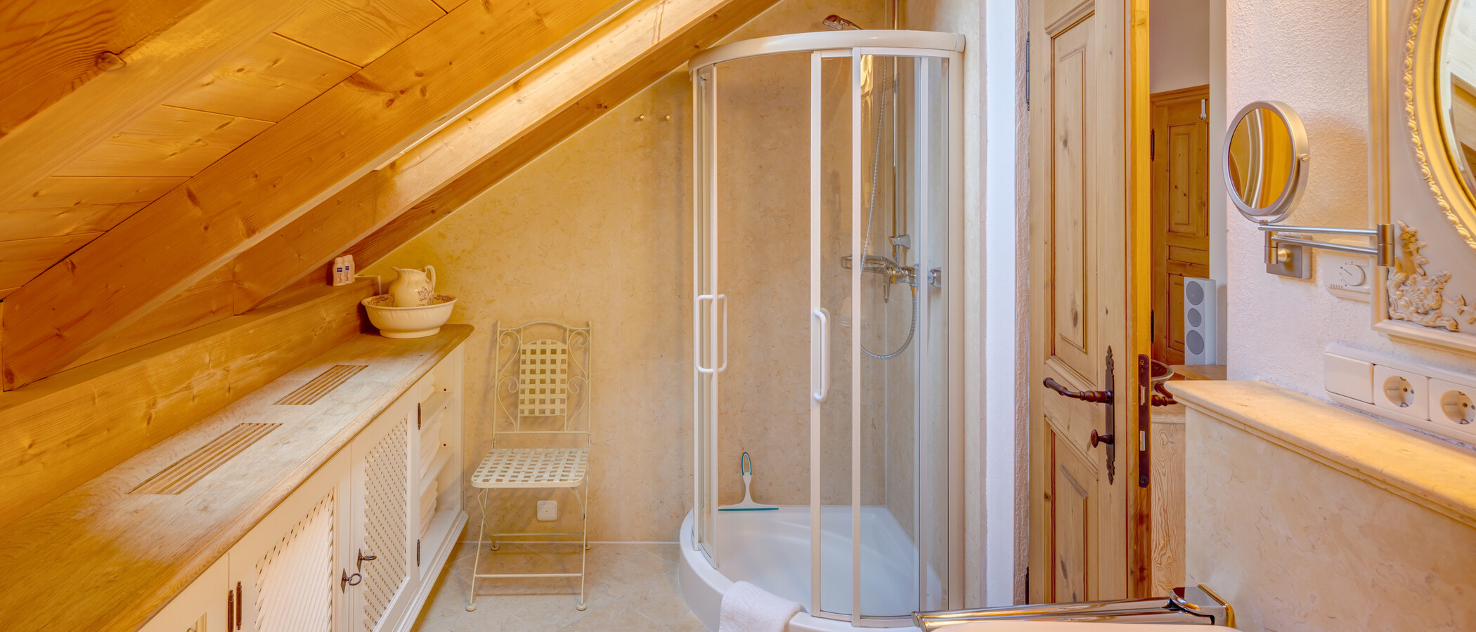 appartement sous les toits Bad Heilbrunn 01 salle de bain 12826