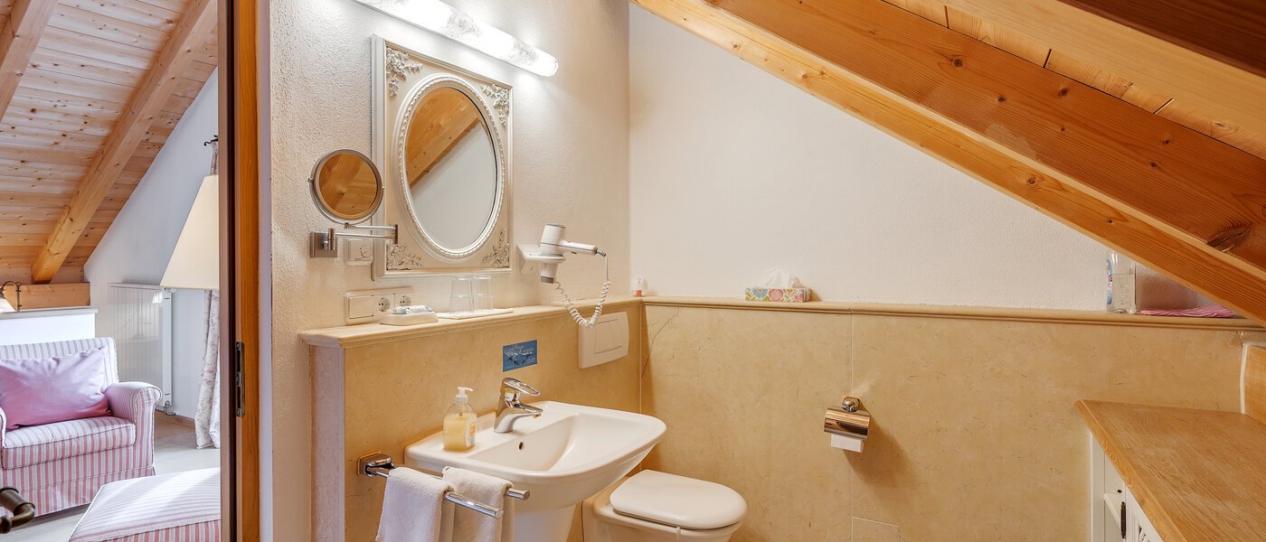 appartement sous les toits Bad Heilbrunn 02 salle de bain 12826