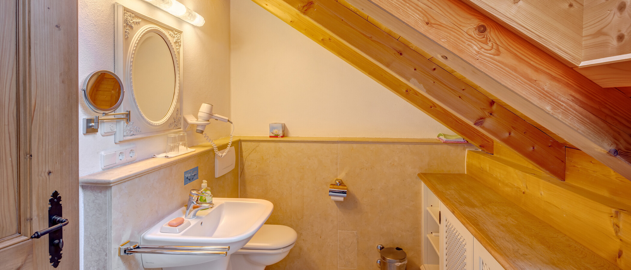 appartement sous les toits Bad Heilbrunn 02 salle de bain 12826