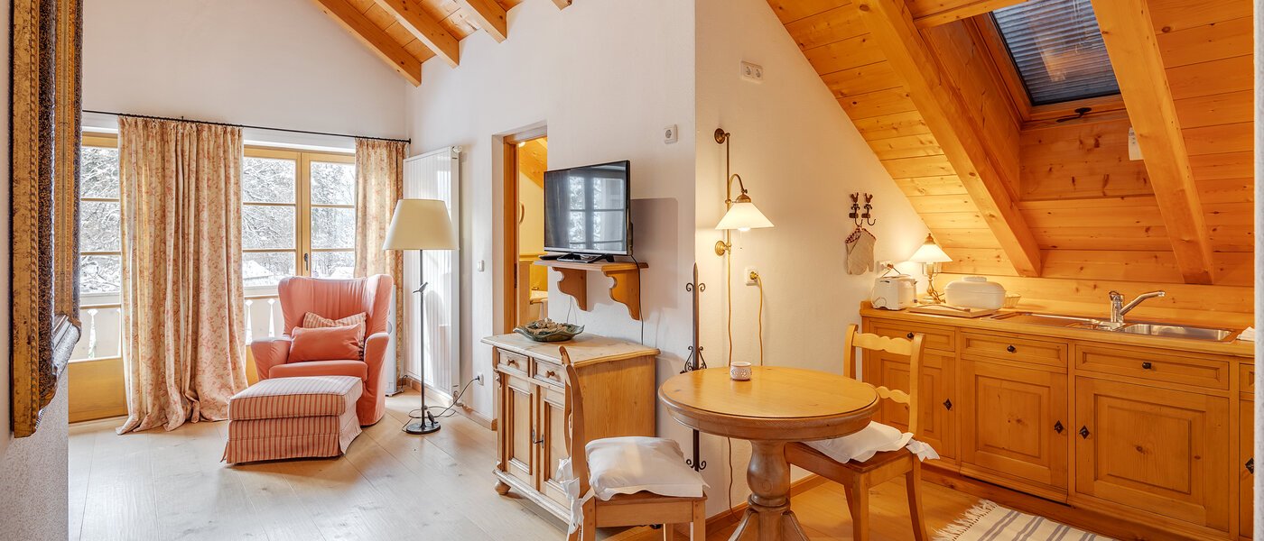 appartement sous les toits Bad Heilbrunn 01 pièce à vivre 12826