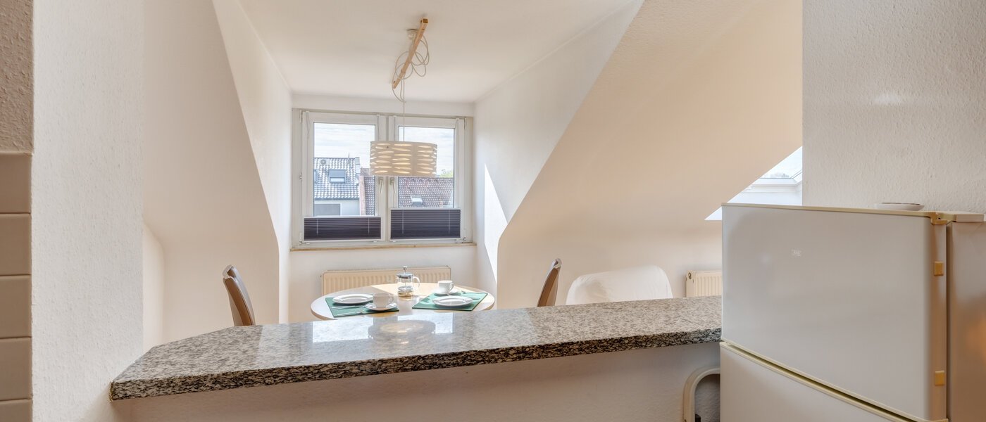 appartement sous les toits München Obermenzing 03 cuisine 12904