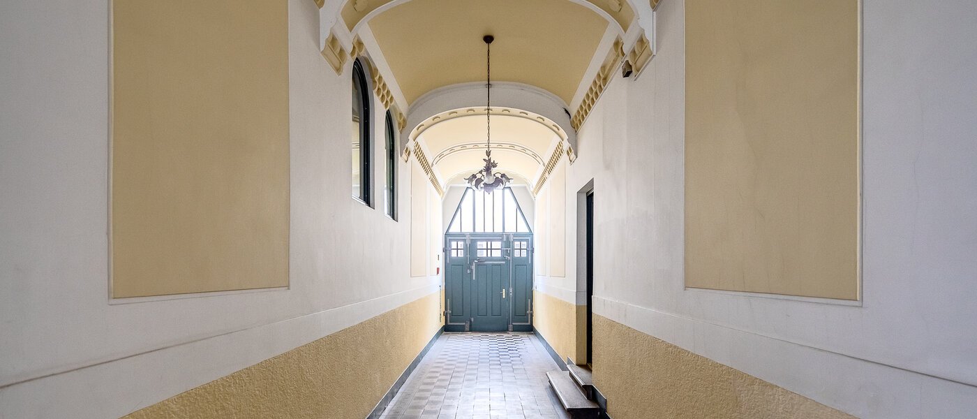 appartement München Lehel 02 escalier dans l‘immeuble 13035