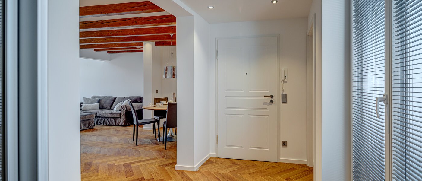 appartement style maisonnette München Neuhausen 01 entrée/couloir 13127